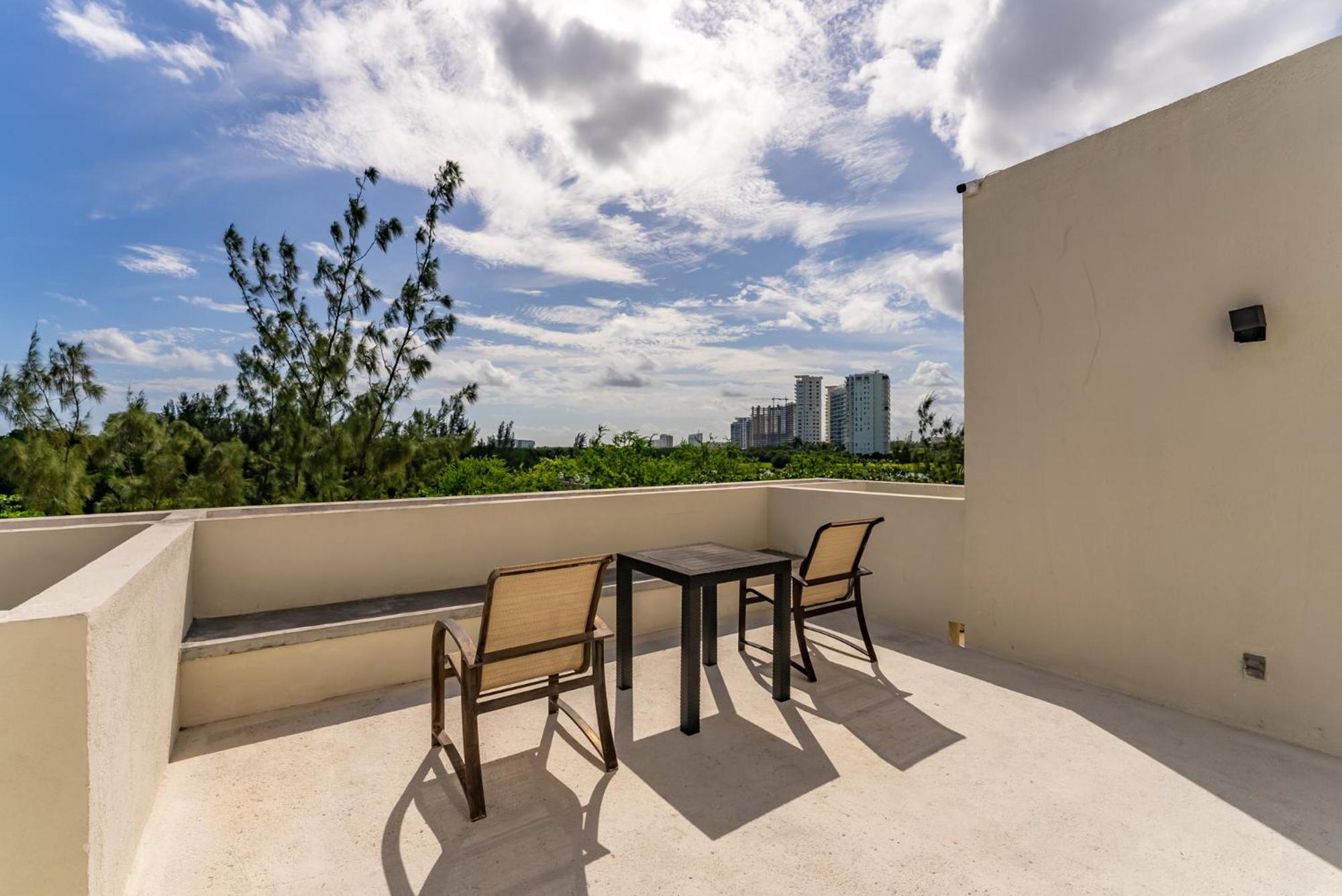 Bed Away Studios Cancún Extérieur photo